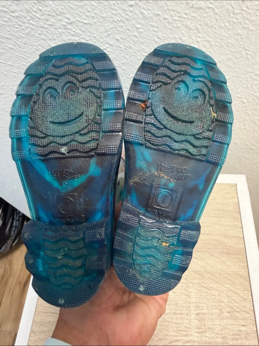 Western Chief Kids Blue Camo Rain Boots with Teal Handles
